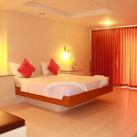 Sp House Phuket Hotel Pantai Kata Bagian luar foto