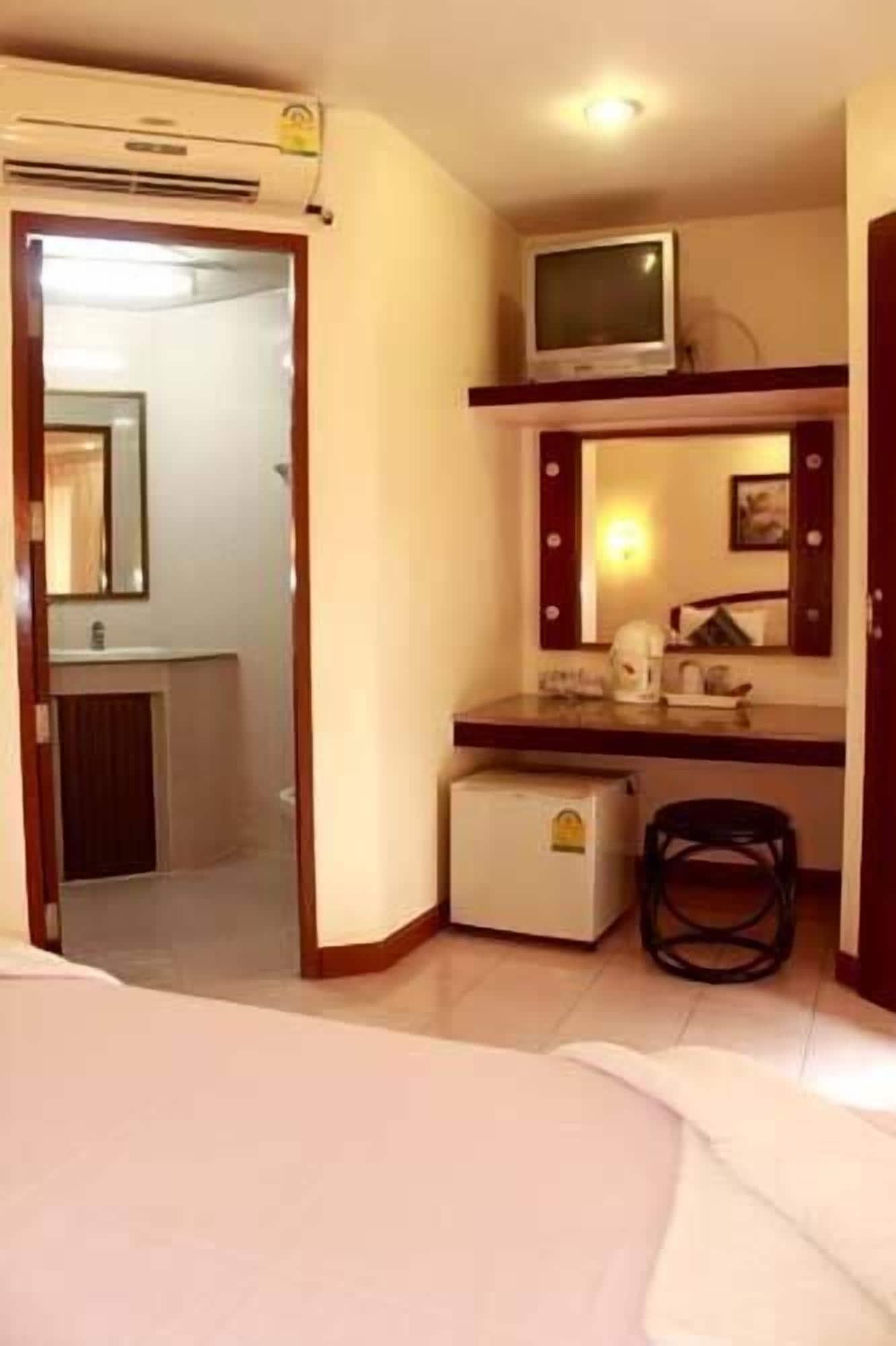 Sp House Phuket Hotel Pantai Kata Bagian luar foto