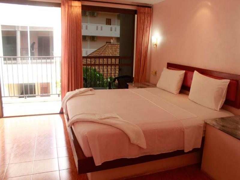 Sp House Phuket Hotel Pantai Kata Bagian luar foto