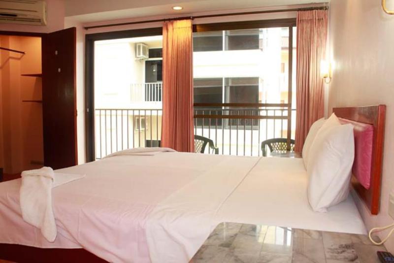 Sp House Phuket Hotel Pantai Kata Bagian luar foto